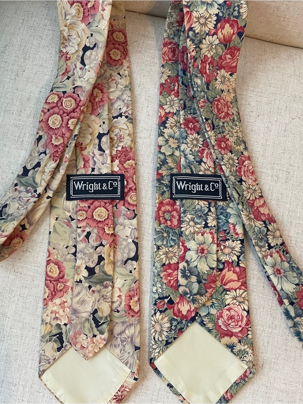 Men's Floral Neckties β Pink & Blue Floral Pattern - Picture 3 of 3